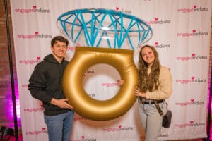 2 Peoples taking photo with the ring shape ballon